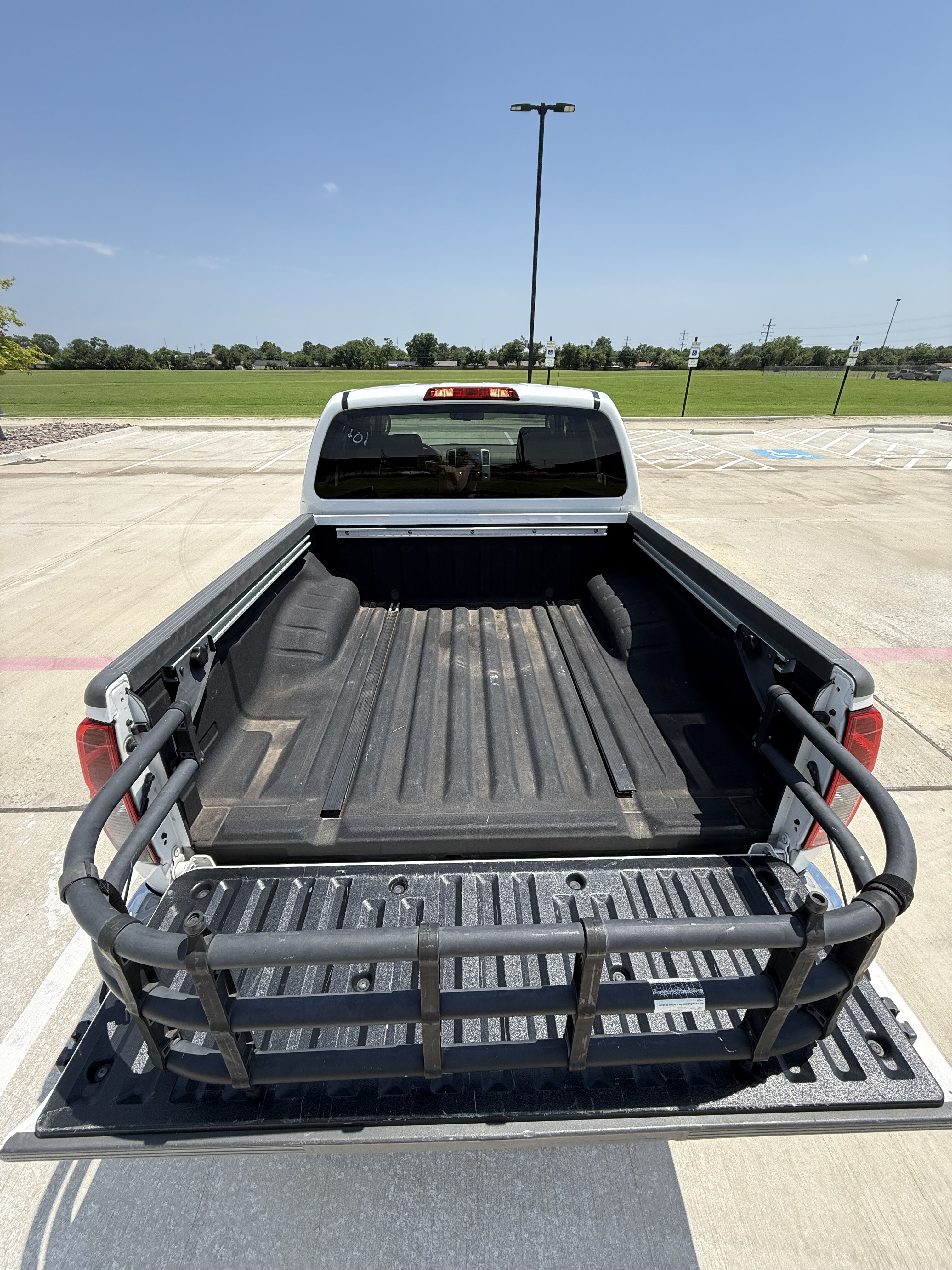 2011 NISSAN Frontier photo 6